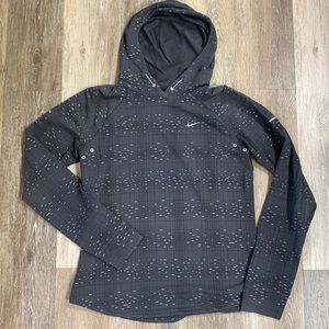 🚺 Nike Dri-Fit hooded gray sweatshirt in size M